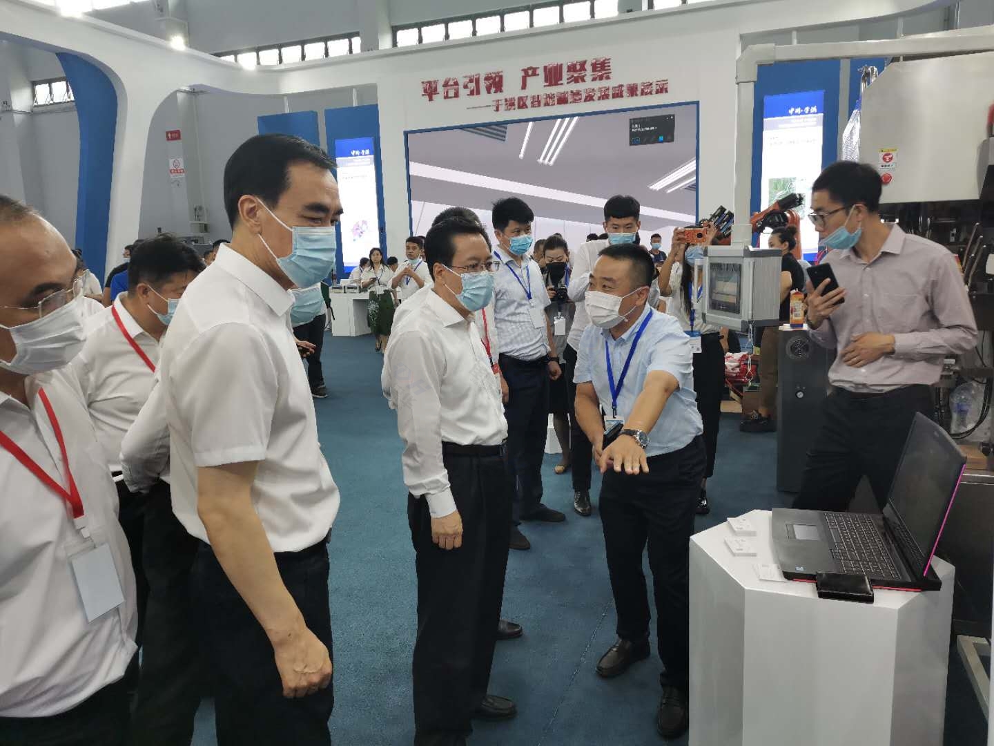 制博会即将落幕,米兰官方精彩继续(图3) 制博会即将落幕,米兰官方精彩继续(图3)